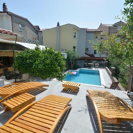 Villa Vlade- From The Heated Pool To The Beach In 1 Minute Jesenice  Buitenkant foto