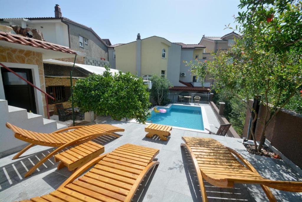 Villa Vlade- From The Heated Pool To The Beach In 1 Minute Jesenice  Buitenkant foto