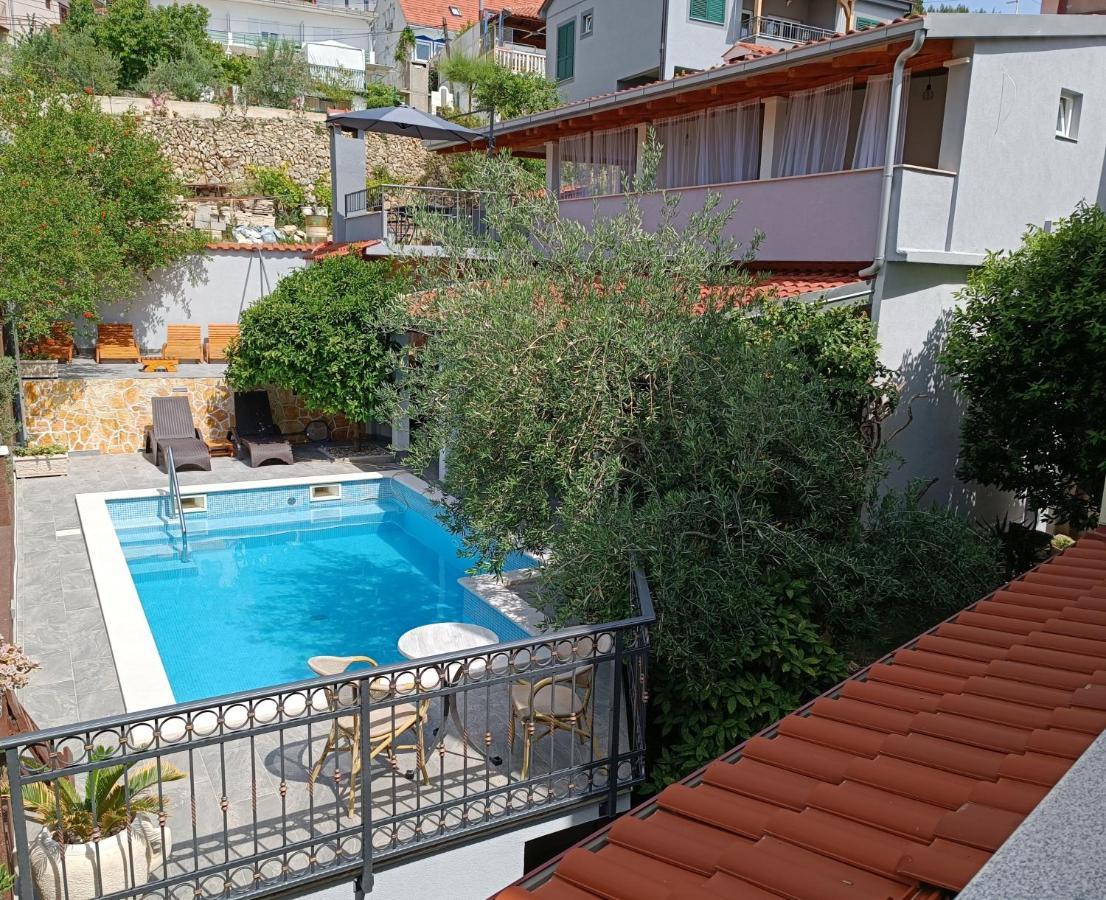 Villa Vlade- From The Heated Pool To The Beach In 1 Minute Jesenice  Buitenkant foto