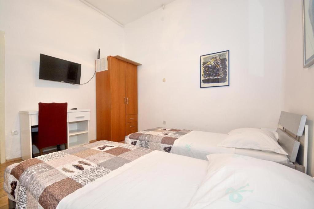 Villa Vlade- From The Heated Pool To The Beach In 1 Minute Jesenice  Buitenkant foto