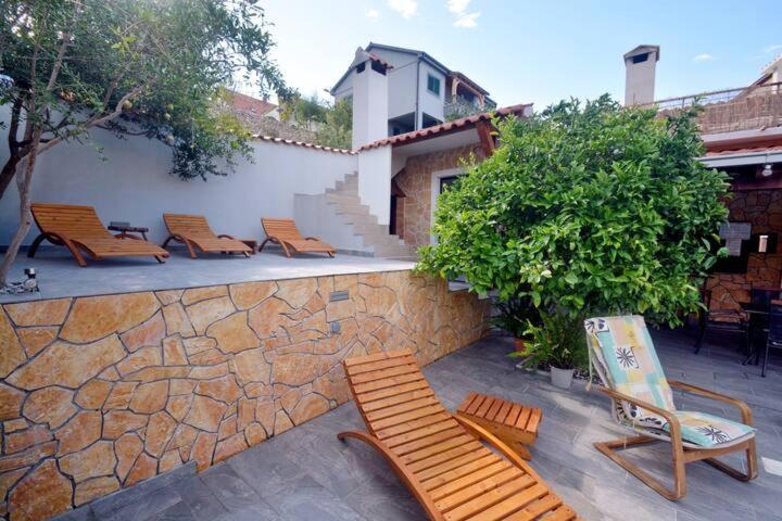 Villa Vlade- From The Heated Pool To The Beach In 1 Minute Jesenice  Buitenkant foto